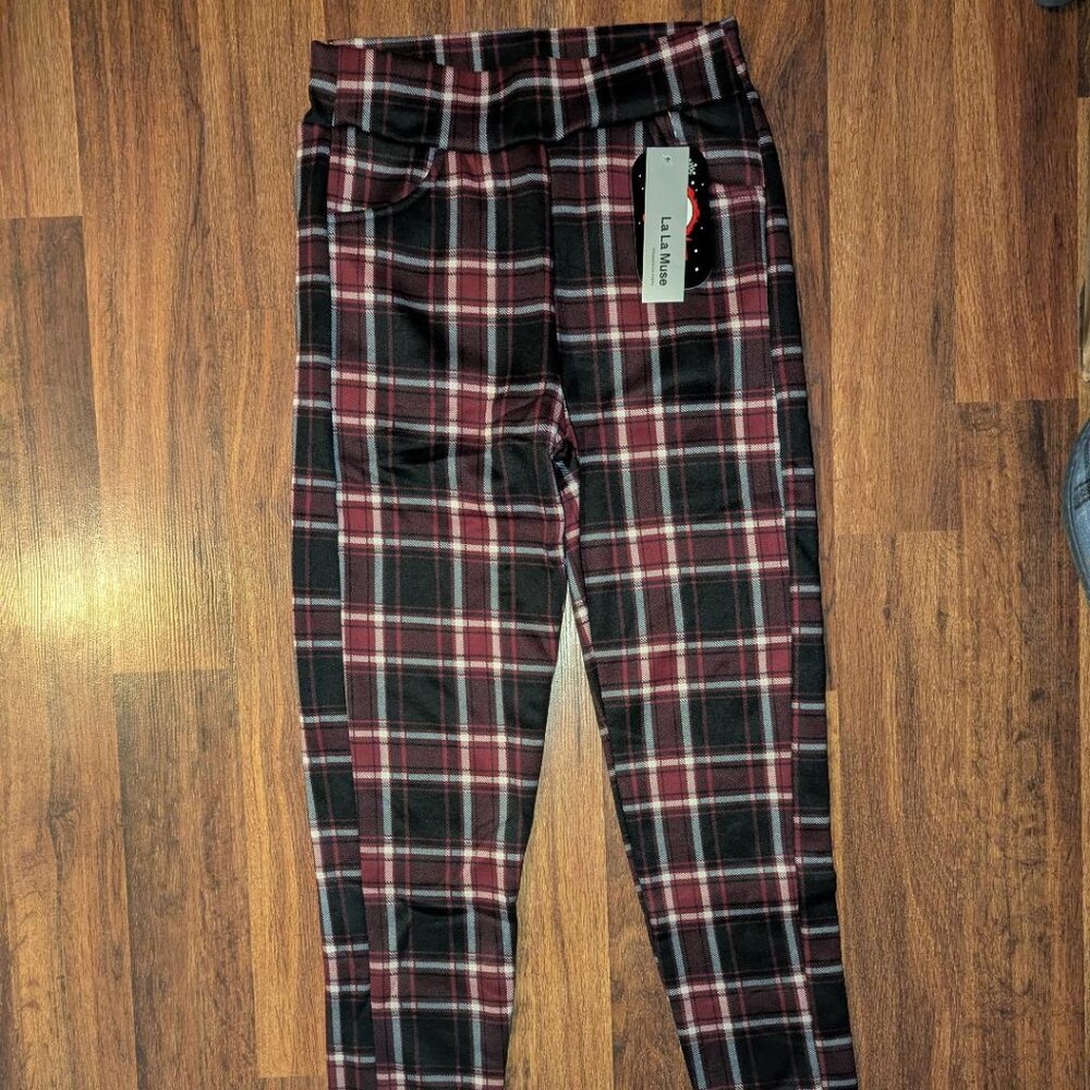 NWT Fully lined fleece leggings in plaid, with pockets, size S/M